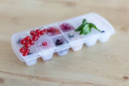 Форма для льда пластик на 12 кубиков 230*96 мм. с крышкой